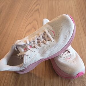 Women's Hoka Clifton 10 Shoes Size 7 Rose Cream Color